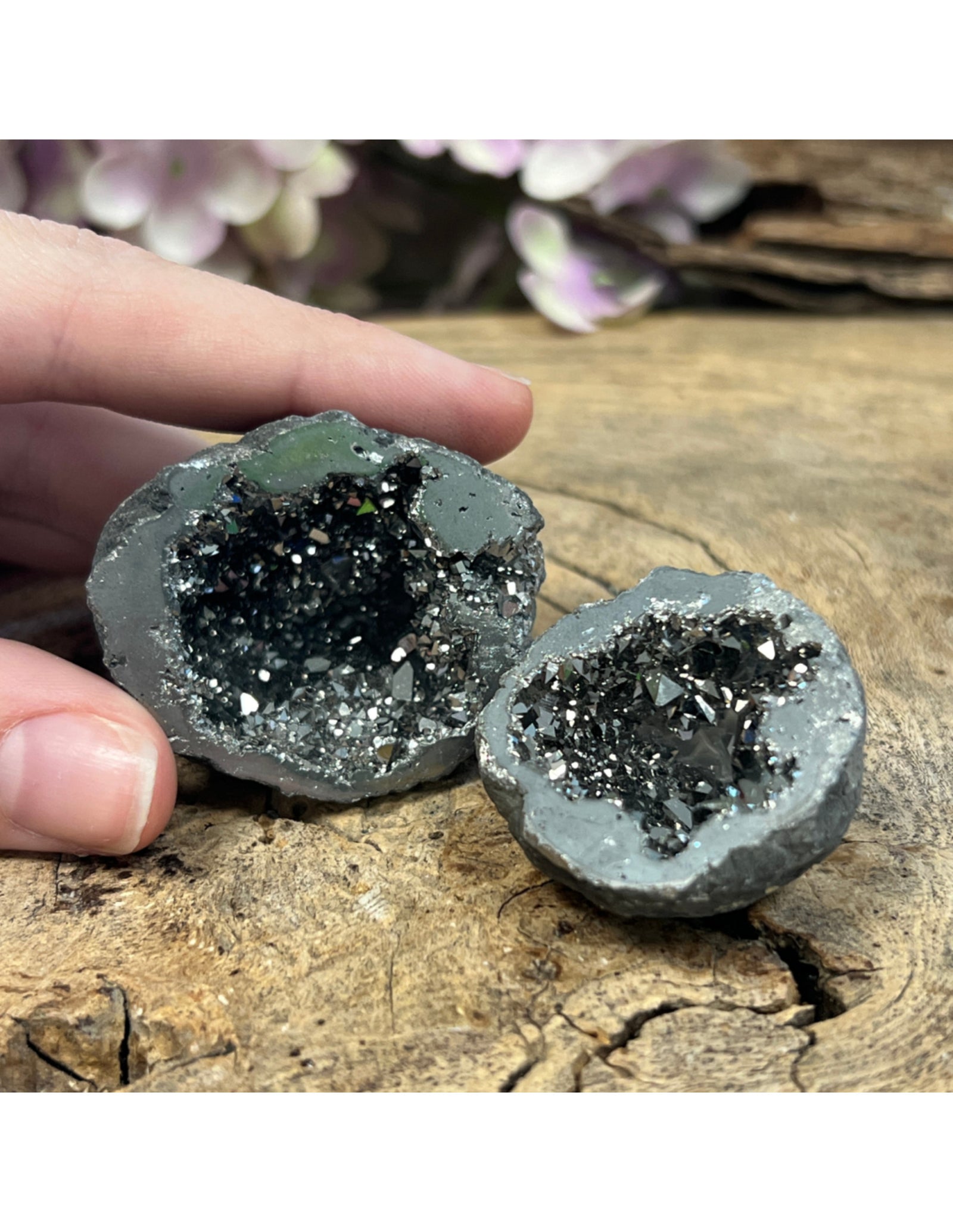 Bergkristal geode zilverkleur (synth) 2,5 - 5 cm