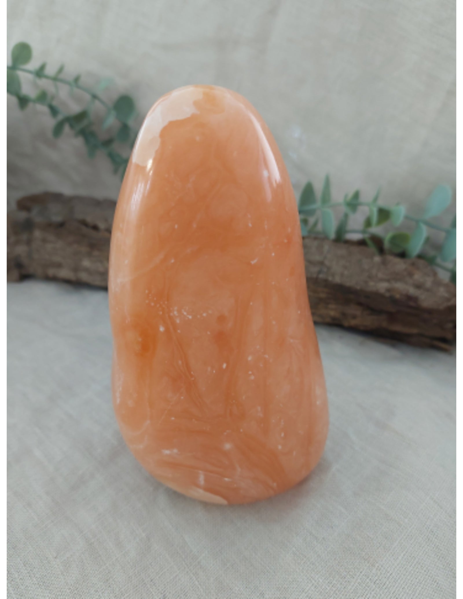 Calciet perzik sculptuur 700 - 850 gram