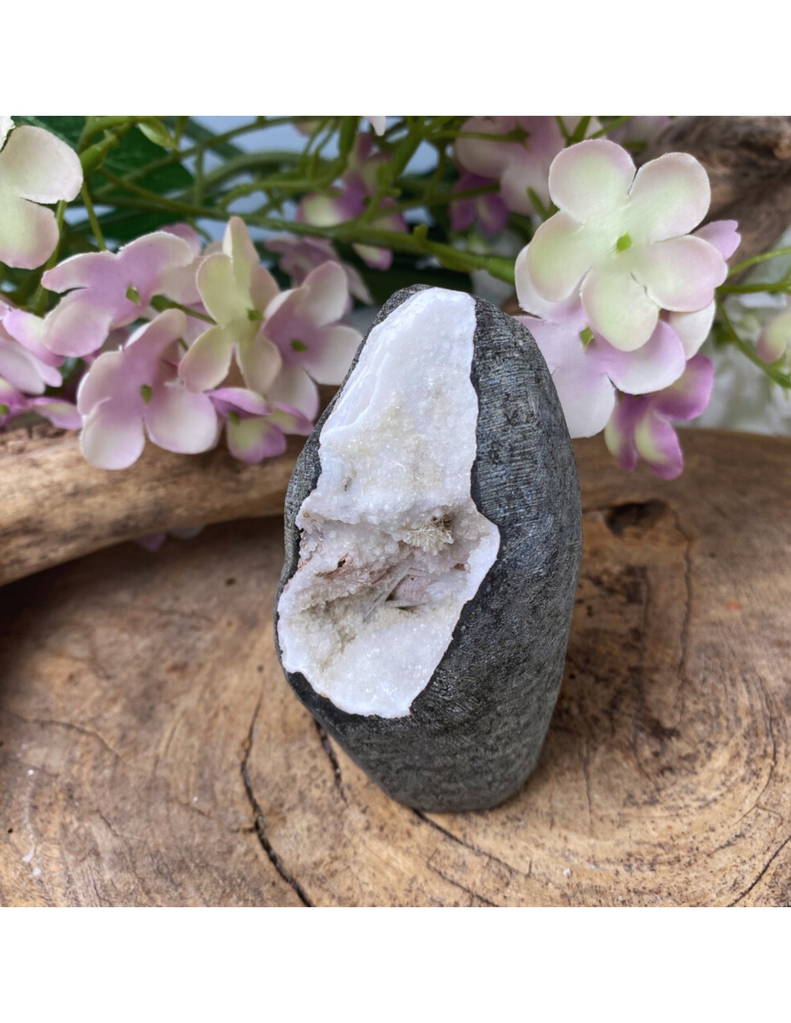 Chalcedoon geode nr.08