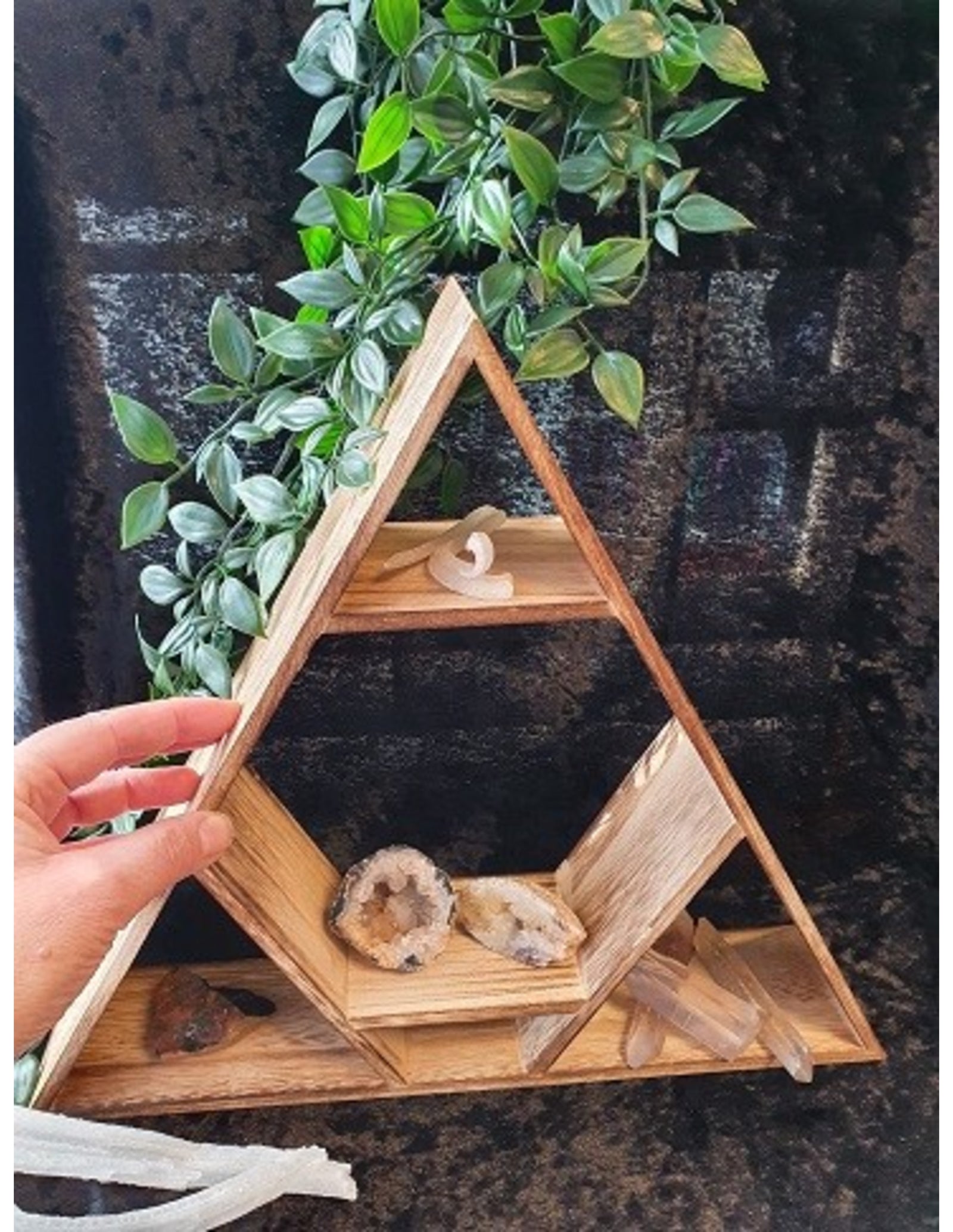 Driehoek muurkastje / altaar 38x33 cm