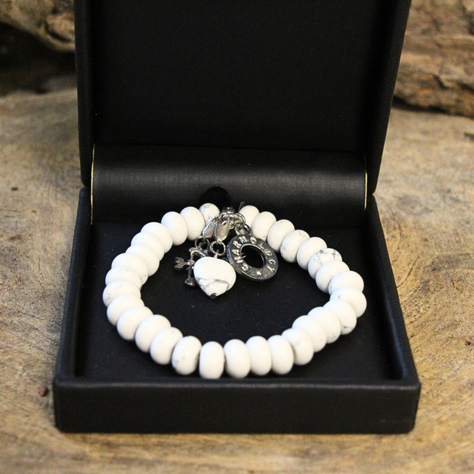 Howliet Ruby Mania, armband nr 5, rond