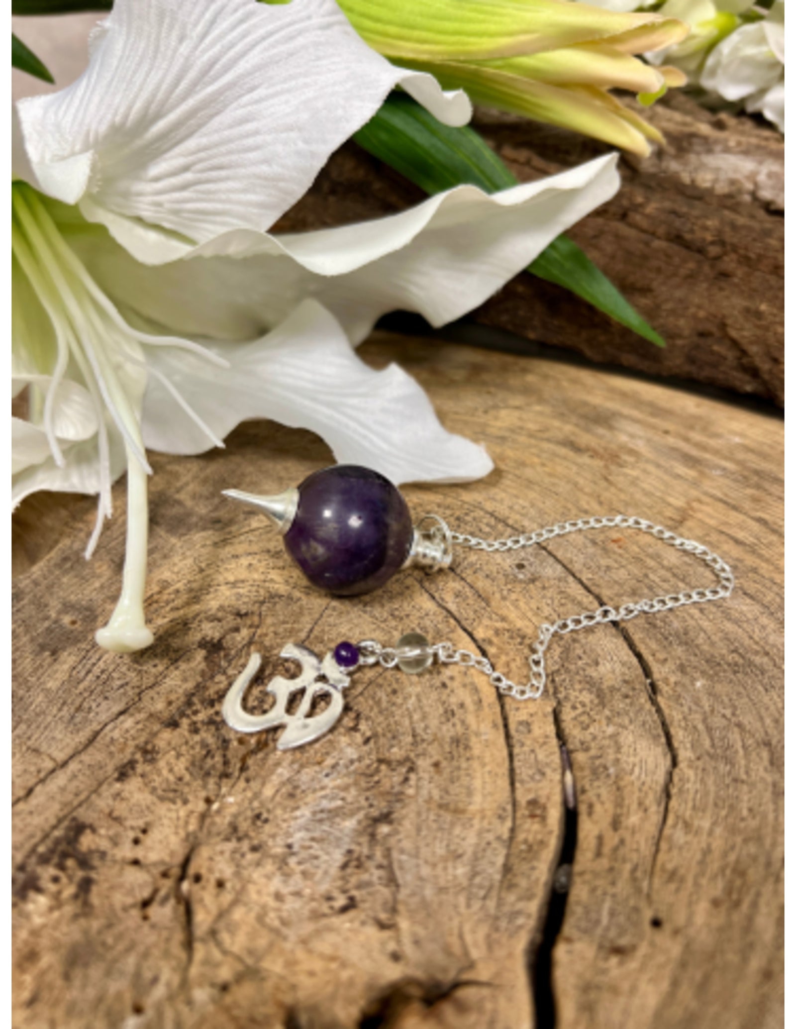 Pendel bol Amethist met Ohm teken - in gratis buideltje - nr 46 - Pendelen - spiritueel - edelsteen - chakra