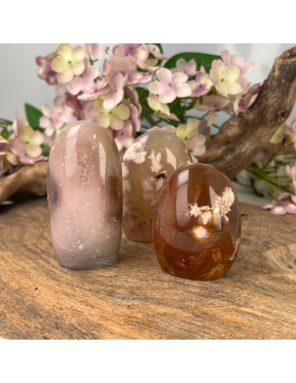 Agaat bloem sculpturen gepolijst 200-250 gr.