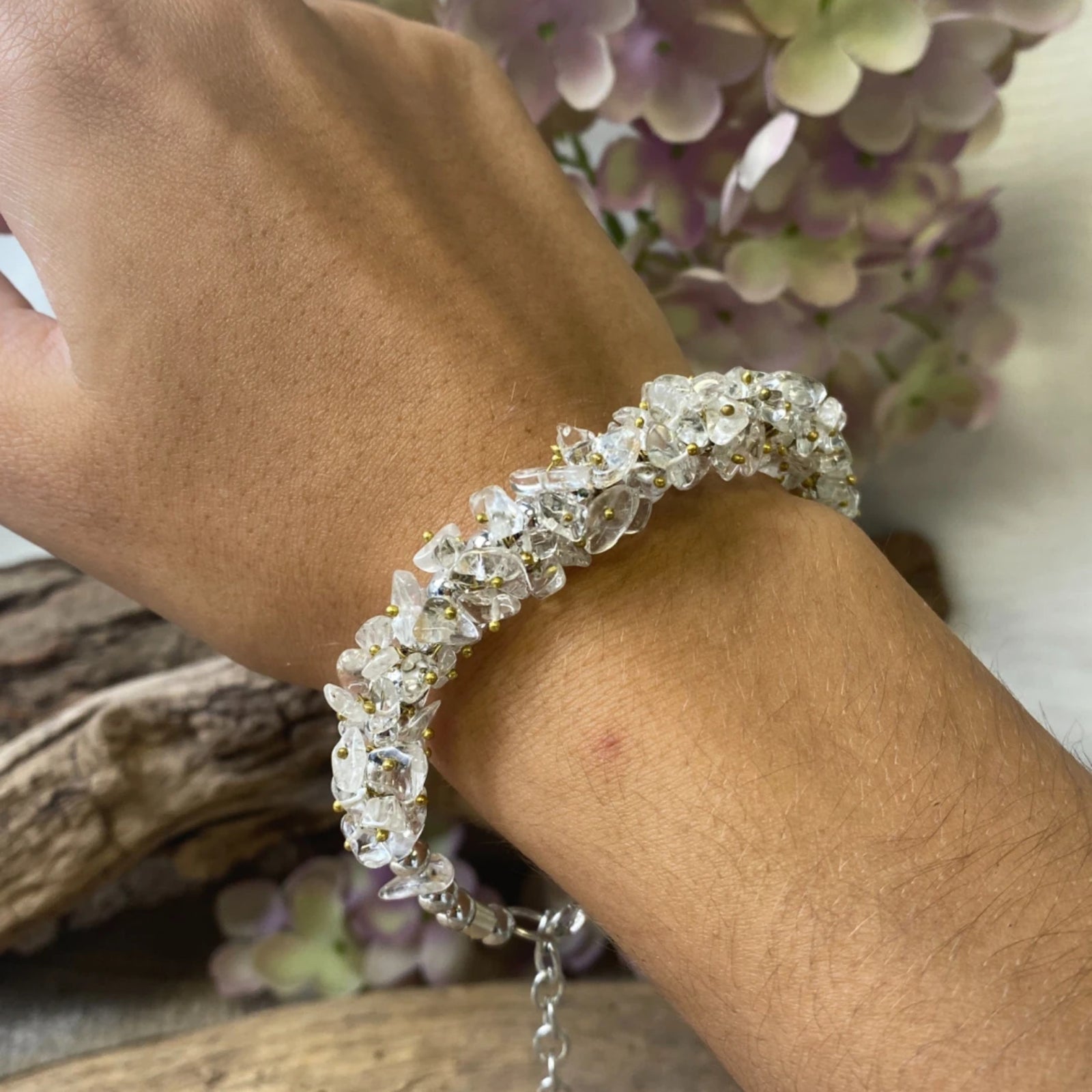 Bergkristal splitarmband cluster met sluiting