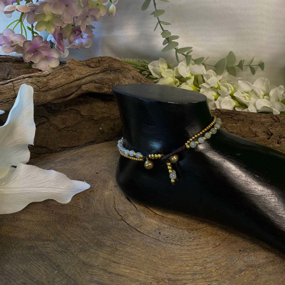Jade wit enkelbandje gipsy-stijl