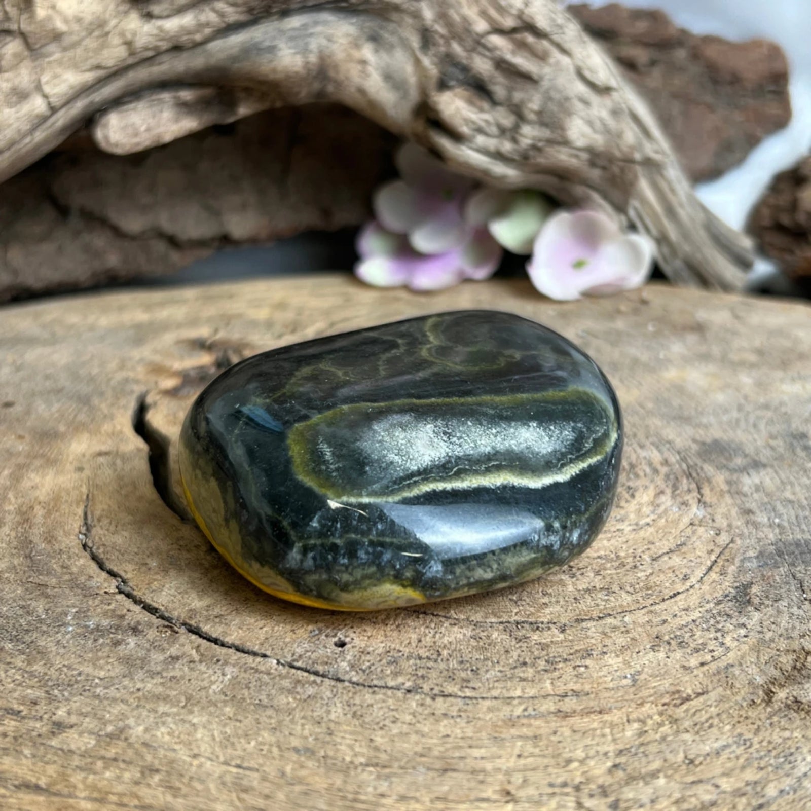 Jaspis Bumblebee sculptuur nr.22
