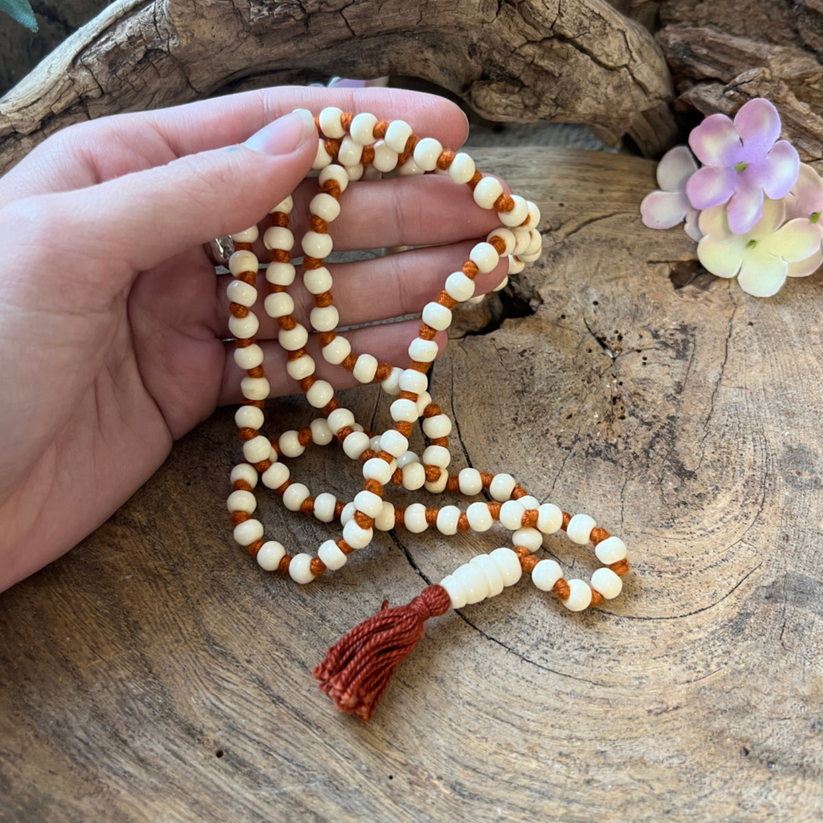 Mala been wit oranje knoop 50 cm